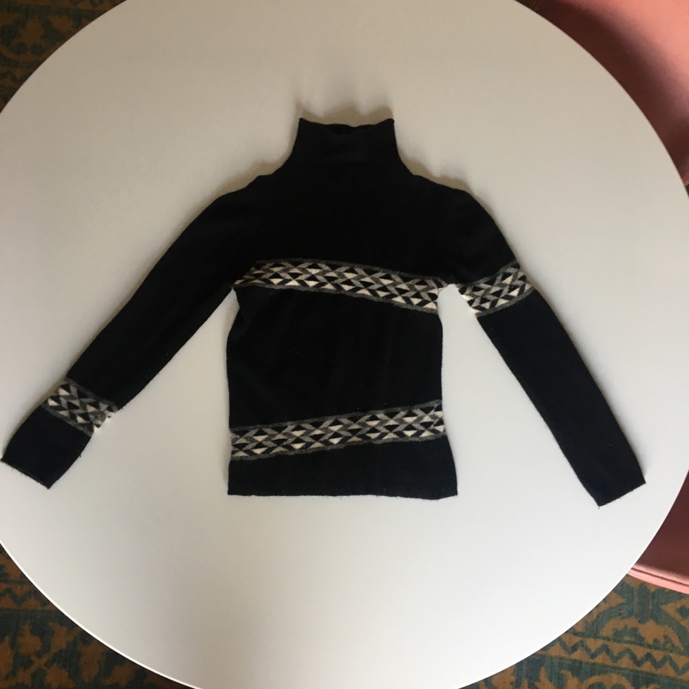 Medium sized chaiken sweater